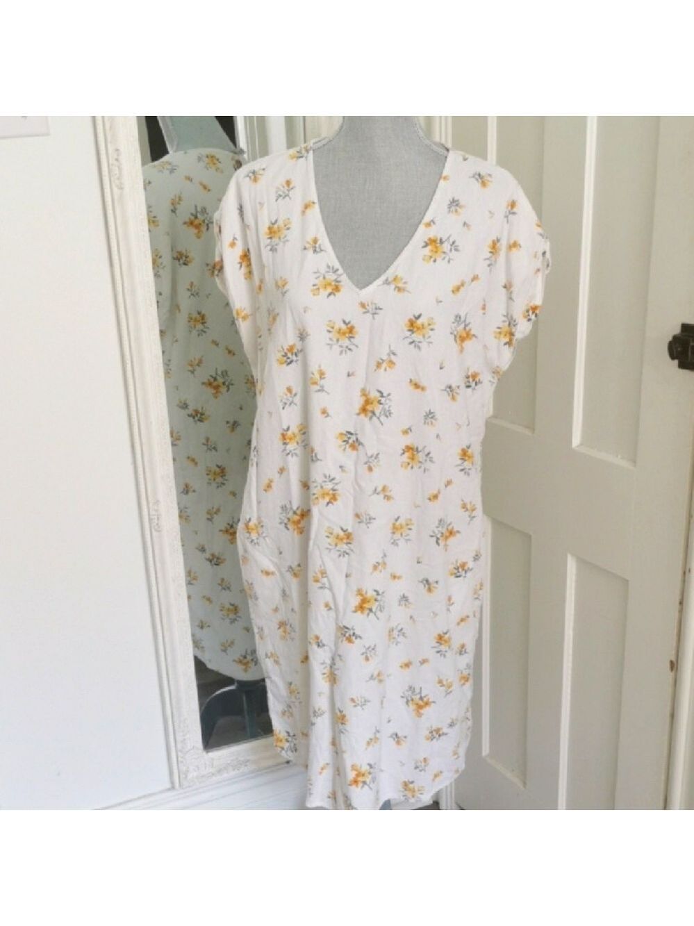 Old Navy ditzyfloral v-neck button shift linen blend dress Size large tall.
